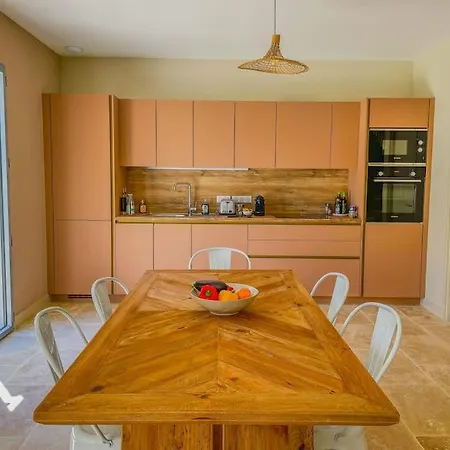 Lisette, Un Meuble De Tourisme 3 Etoiles Au Coeur De Villa Goult